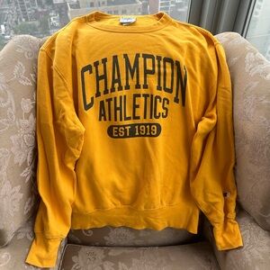 Cutest Champion crewneck!!